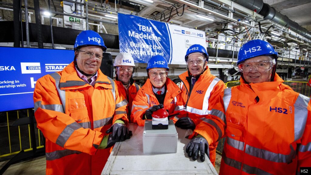 Rail Minister Lord Hendy (centre) launches Madelaine on its way to Euston, accompanied by (L-R), Andy Lord (TfL Transport Commissioner), Mark Wild (CEO HS2), Jules Pipe (Deputy Mayor of London) and Mike Brown (HS2 Chair).