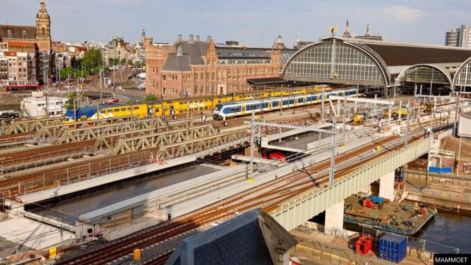 The second of five bridges to be refurbished has been successfully installed at Amsterdam Centraal station.