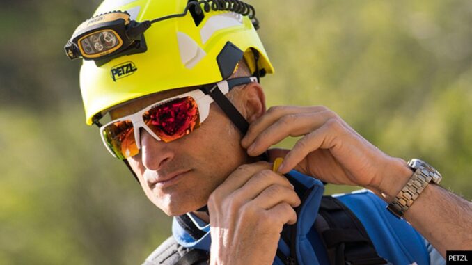 The Vertex® helmet features a six-point textile suspension to provide a secure fit on the head.