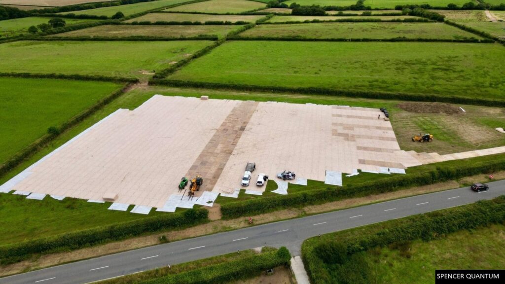 Large areas can also be constructed for festivals and equipment parks.