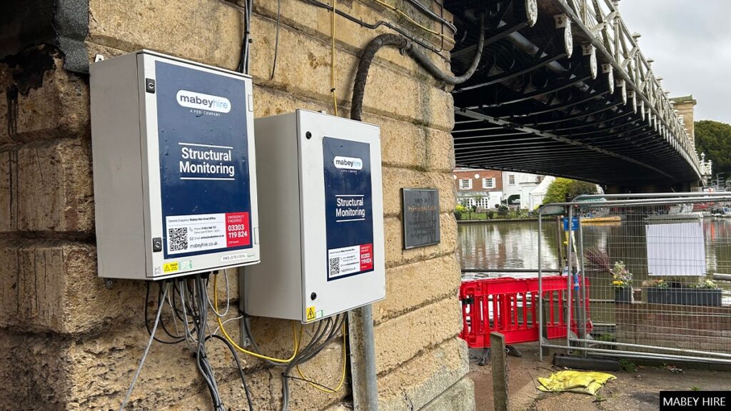Structural monitoring, both short and long term, formed an important part of the contract.