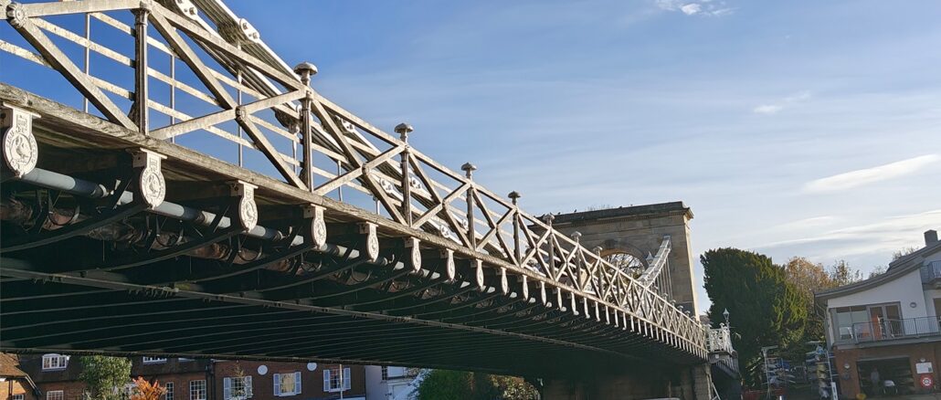 Marlow Bridge in Buckinghamshire, a 19th century Grade I listed suspension bridge, is undergoing restoration, heritage repairs and redecoration.