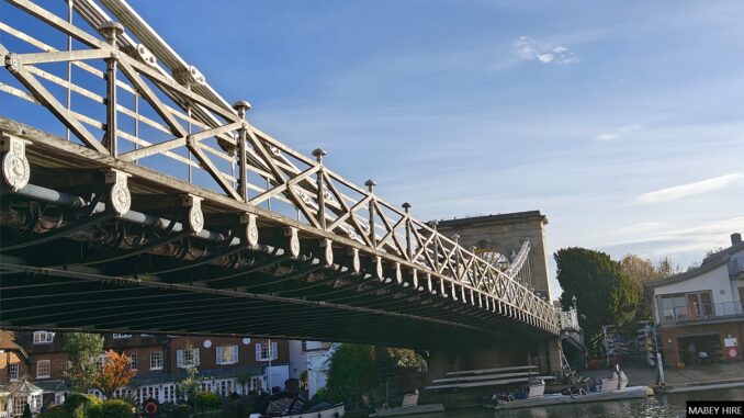 Marlow Bridge in Buckinghamshire, a 19th century Grade I listed suspension bridge, is undergoing restoration, heritage repairs and redecoration.